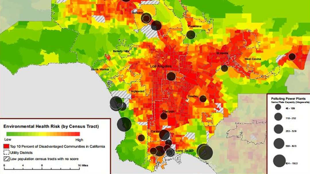 cdu-data-visualization-case-study-02 A detailed map highlighting environmental health risks across census tracts in California.