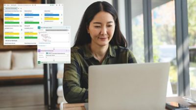 Femme analysant des données sur son ordinateur portable avec des encarts représentant le code et les données sur les zones de disponibilité des services SIG