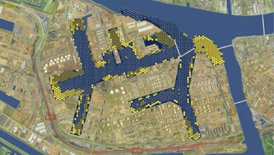Carte numérique d’un port montrant les zones de dragage proposées, mises en évidence par des hexagones jaunes