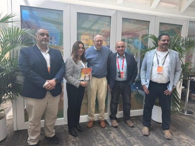 The Minister of the Egyptian Local Development receiving the SAG Award