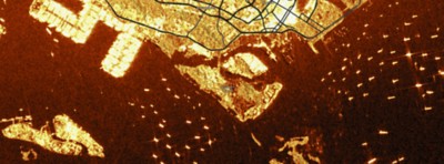 Mapa que muestra buques de transporte en las aguas del extremo sur de la península malaya, utilizando imágenes de Sentinel-1.