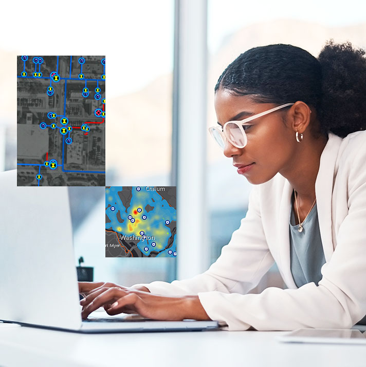 Una persona che analizza dati geografici su un computer portatile con una mappa visualizzata sullo schermo.