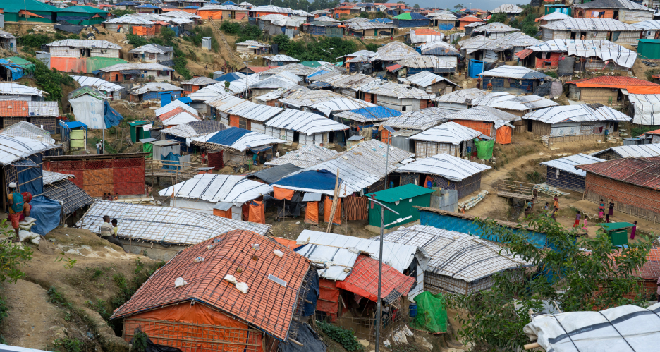 Una veduta aerea delle tende del campo profughi di Kutupalong in Bangladesh, il campo profughi più grande del mondo 