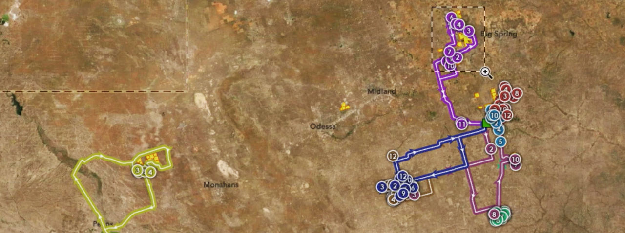 テキサスの地域マップに、4 つの異なるルートと円形のマップ マーカーで示された数十の停留所が表示されている