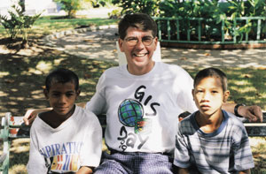 Steve Brown and two shoe shiners in Dominican Republic