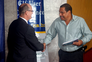 Rene Villanueva congratulates Simon Thompson on his keynote address.