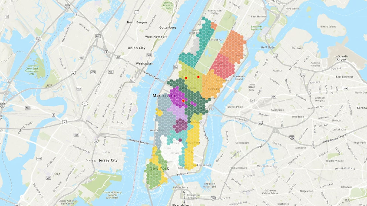 Um mapa da região da cidade de Nova York com hexágonos coloridos agrupados em áreas ao redor de Manhattan.