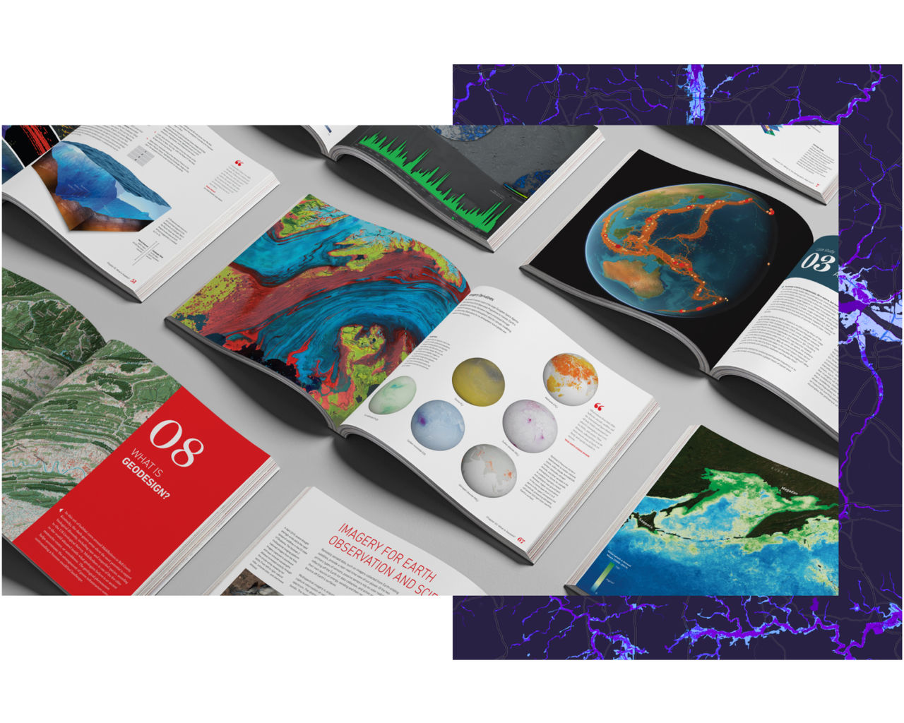 Cópias do Livro do Mapeamento O Poder do Onde abriram páginas coloridas, mostrando diferentes tipos de mapas sobrepostos em um mapa roxo e azul