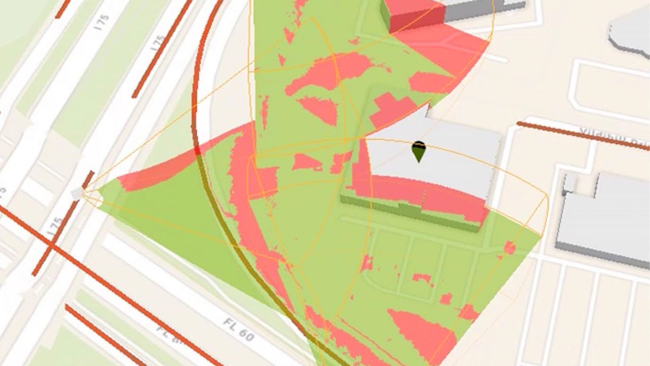 Um mapa que mostra panoramas de um possível local para uma loja, indicando o grau de visibilidade da loja a partir de diferentes vias e cruzamentos